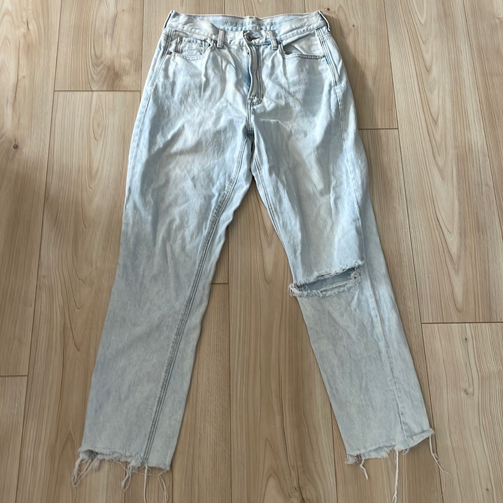 American Eagle Whitewash Mom Jeans (stretch)